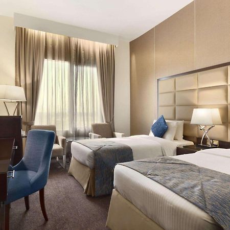 Howard Johnson Bur Dubai Exterior photo