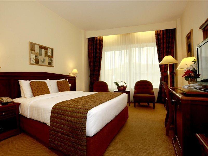 Howard Johnson Bur Dubai Exterior photo