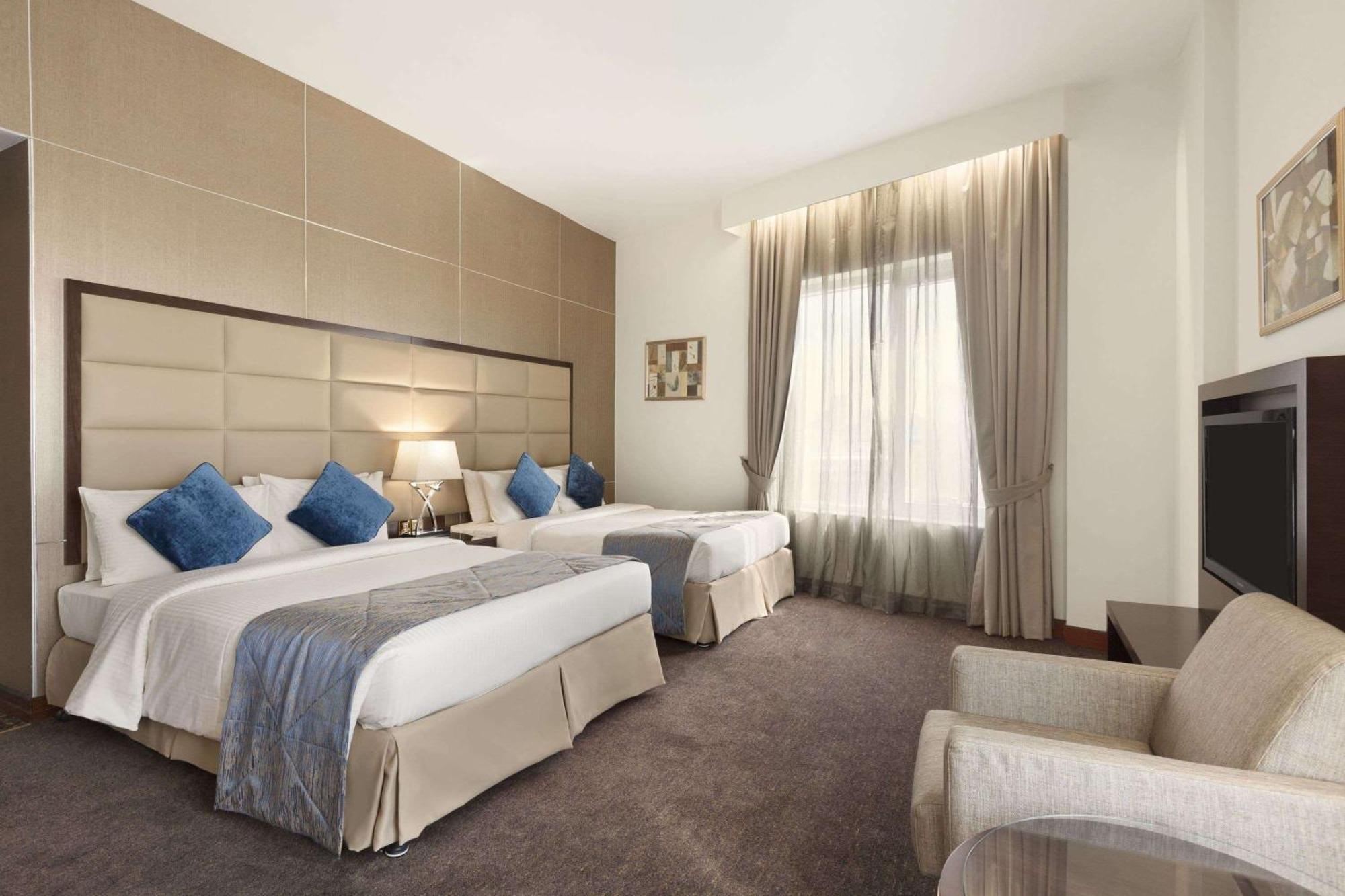 Howard Johnson Bur Dubai Exterior photo