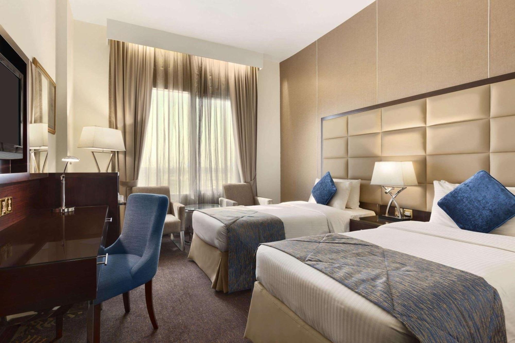 Howard Johnson Bur Dubai Exterior photo