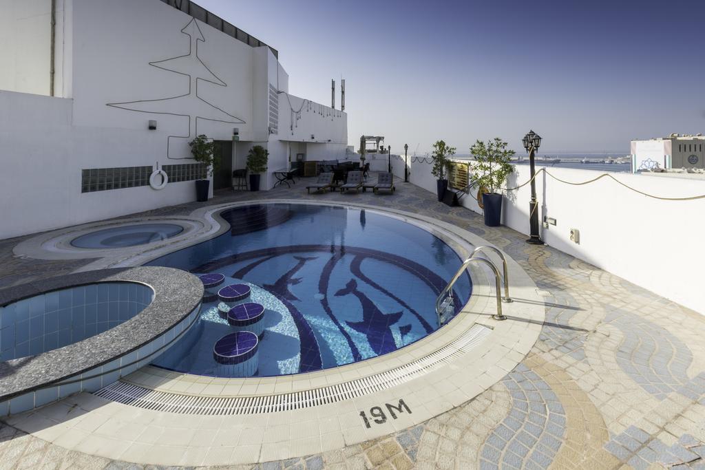 Howard Johnson Bur Dubai Exterior photo
