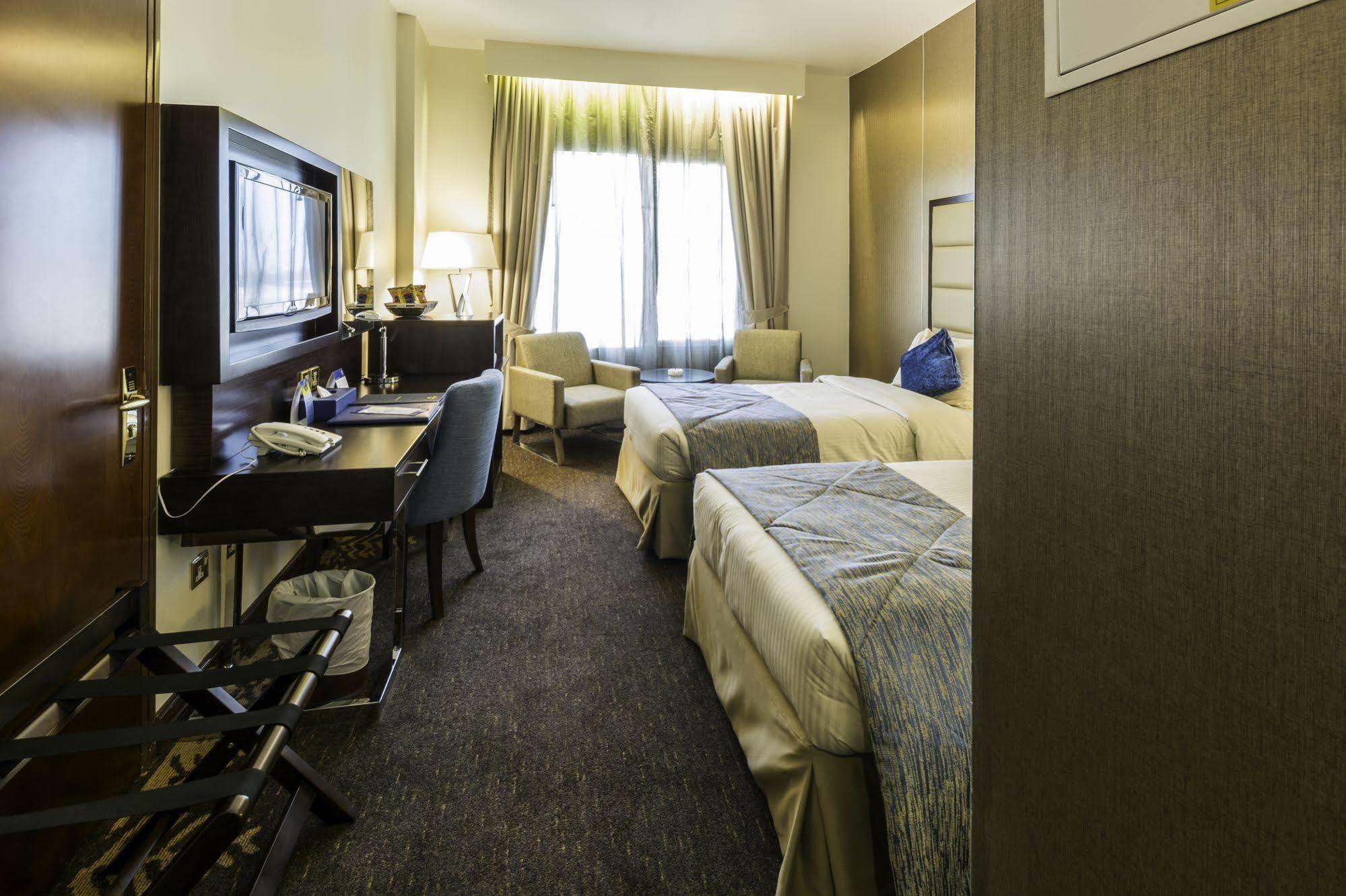 Howard Johnson Bur Dubai Exterior photo